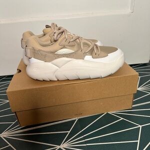 UGG LA Cloud Women's Tan and White Sneakers - Size 7